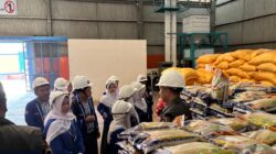 Bulog Dorong Literasi Pangan Sejak Dini, Undang Peserta Didik SMKN 2 Palu Kunjungi Gudang