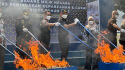 Jutaan Batang Rokok dan Pakaian Bekas Ilegal Dimusnahkan Bea Cukai Pantoloan